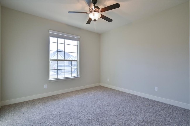 Building Photo - 20250 Aspenwilde Dr