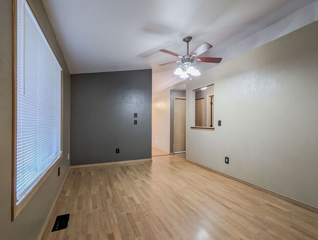 Building Photo - Move in ready 2 bedroom 1 bath rambler wit...