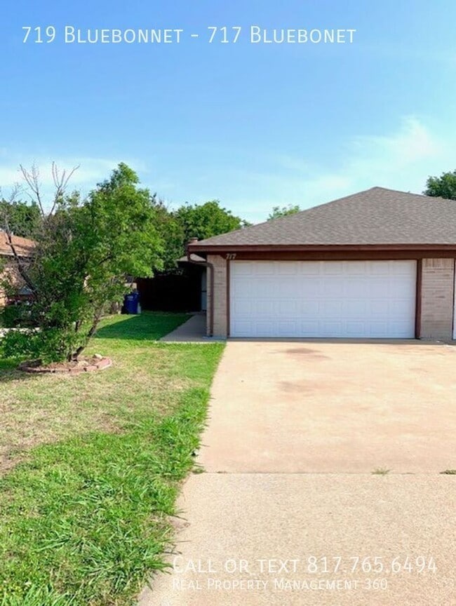 Building Photo - 719 Bluebonnet-717 Bluebonet