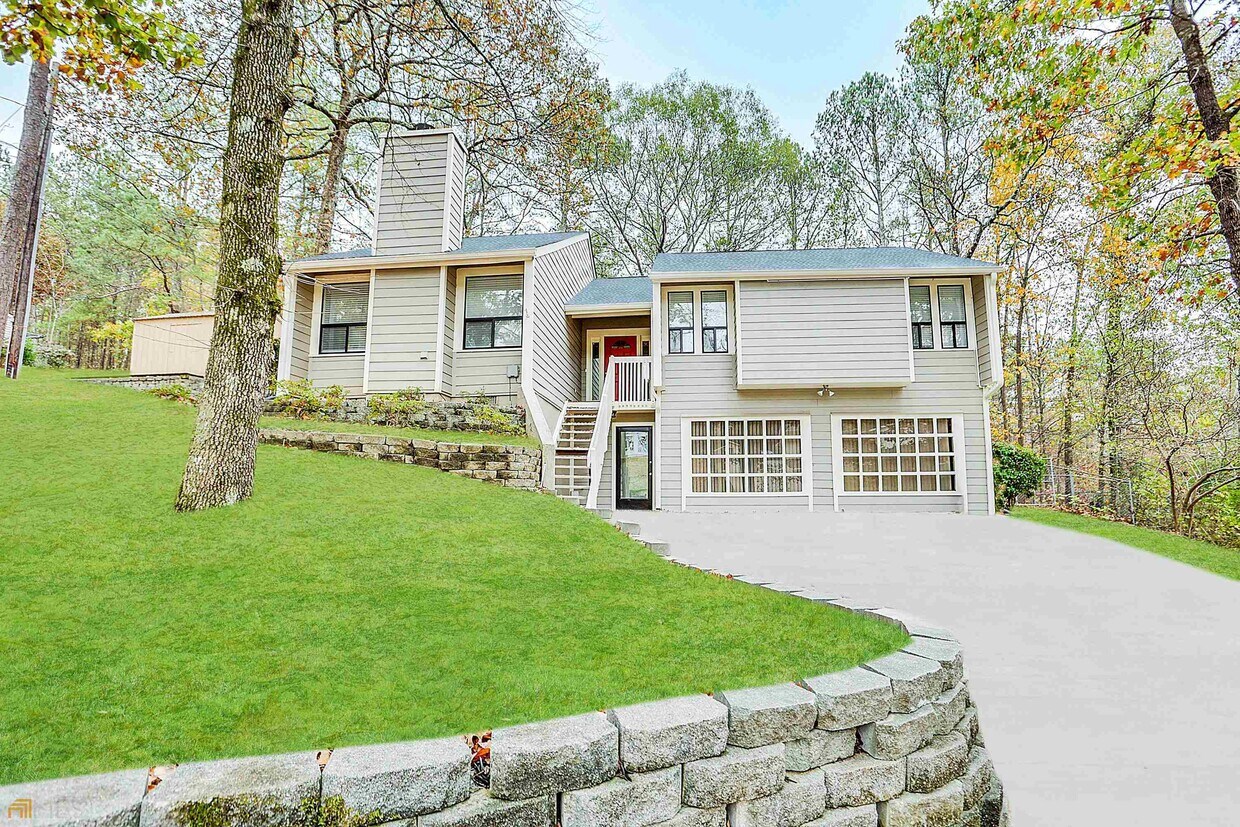 Primary Photo - 6132 Lakeshore Dr SE