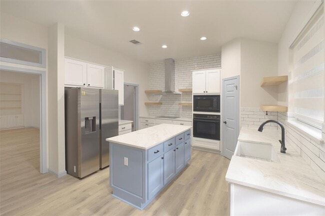 Building Photo - 11610 Swan Dr