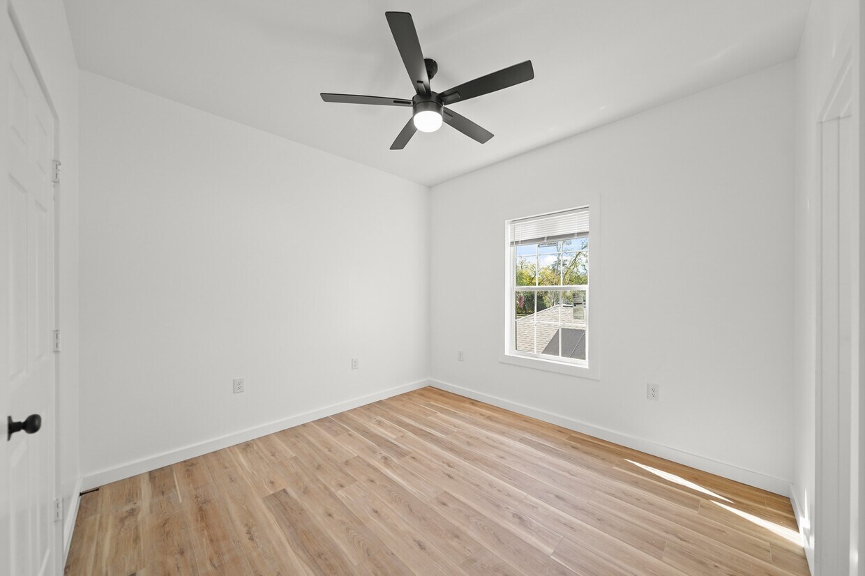 Foto del edificio - 1512 W Blum St