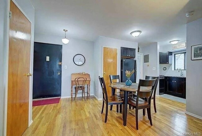 Foto del edificio - 61-41 168th St