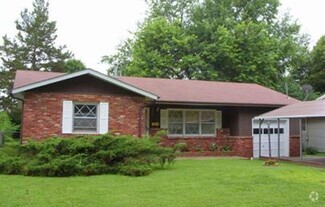 Building Photo - 1334 E Cozy St