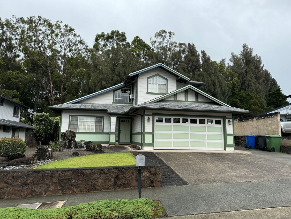 Mililani Mauka 3/2.5 living, family room 2car garage, Sorry No Pets - Mililani Mauka 3/2.5 living, family room 2car garage, Sorry No Pets