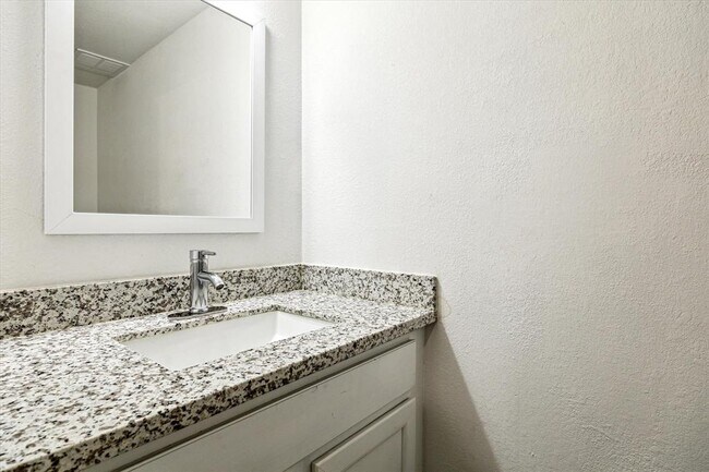 Foto del edificio - 15341 Falmouth Ave