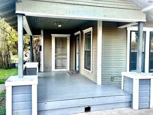 Foto del edificio - 2104 Taylor St