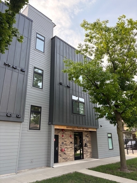 Building Photo - 504 Lyman Ave