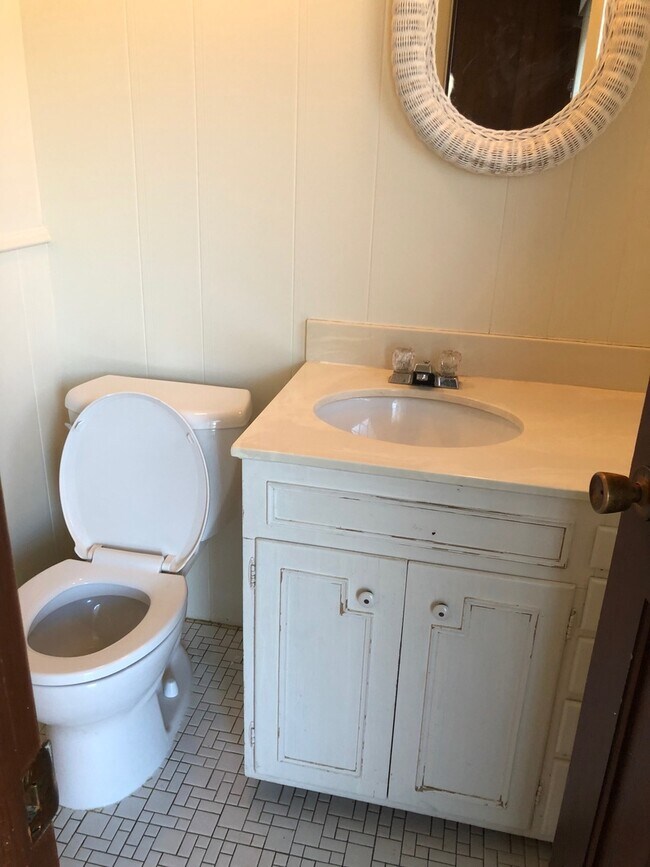 Foto del edificio - Three Bedroom Home in Quiet NE Rochester M...