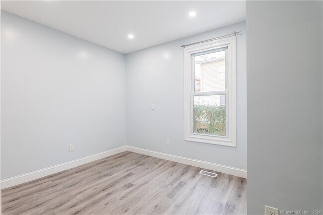 Foto del edificio - 29 Center St