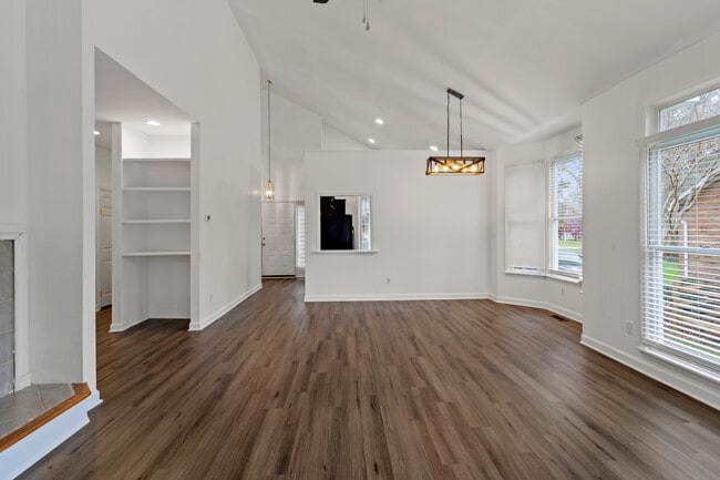 Foto del edificio - 6237 Creola Rd