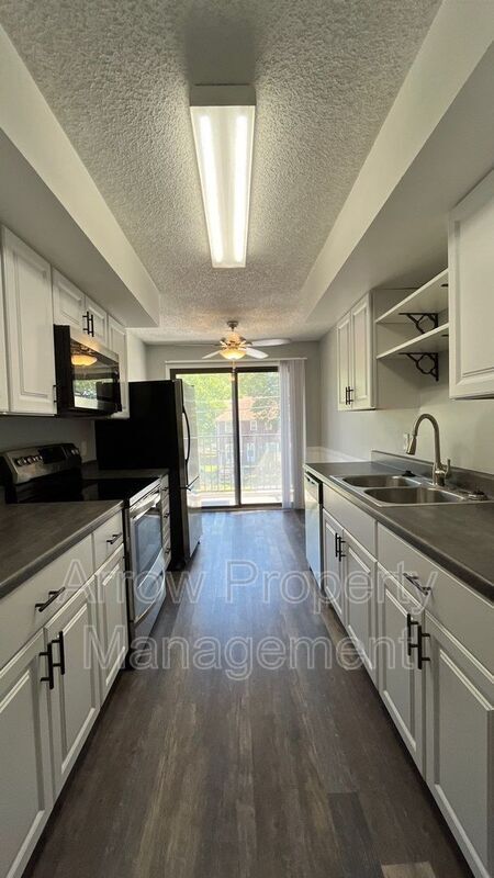 Building Photo - 3405 Holdrege Street -206