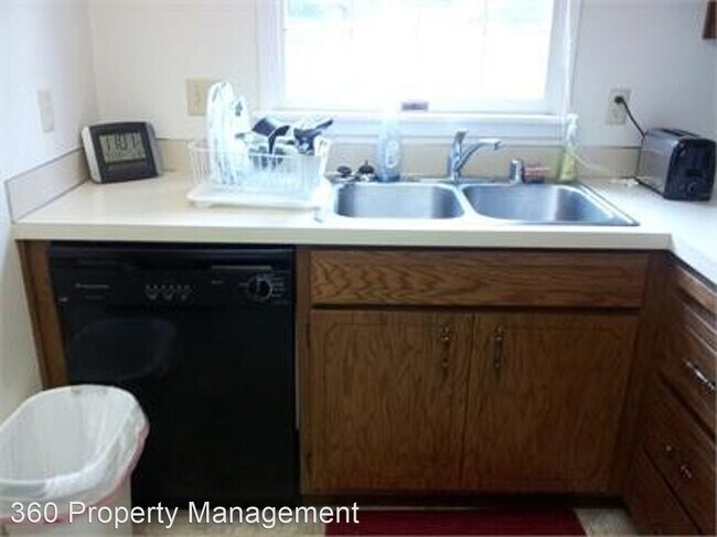 Building Photo - 1160 SW Harrier Cir