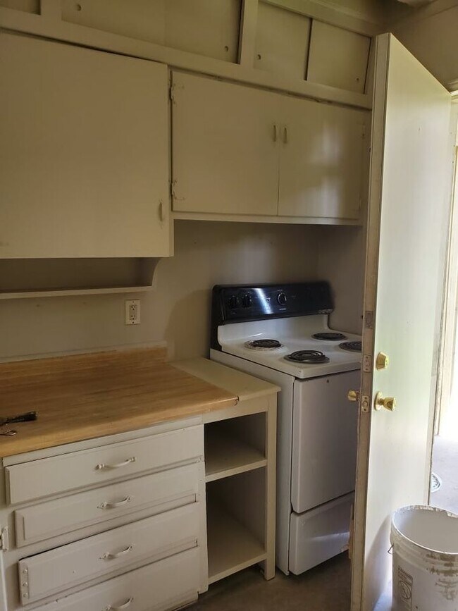 Foto del edificio - 8133 Tanner Ave