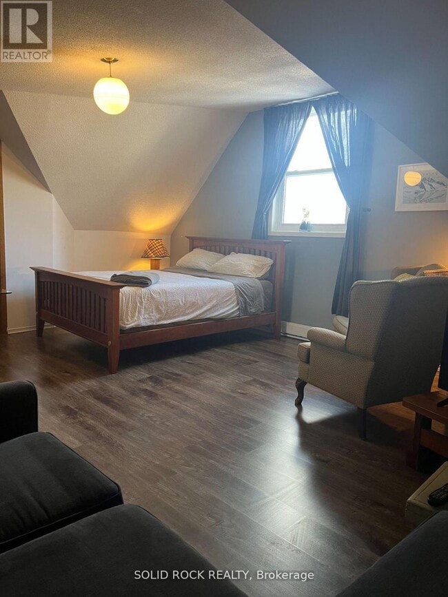 Photo du bâtiment - 71 King St E