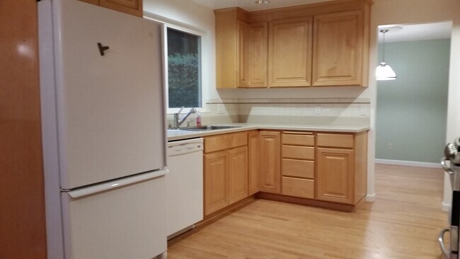 Foto del edificio - Cozy 4 beds with huge bonus room in Bellevue with private access to Phantom Lake