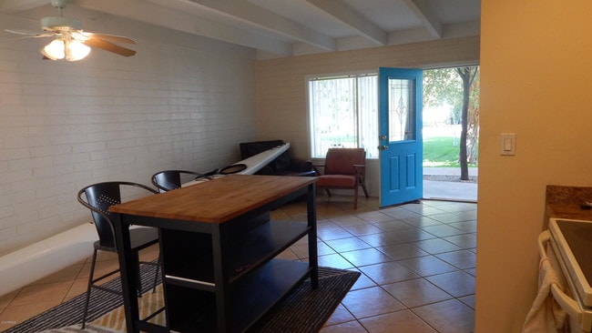 Building Photo - 2025 S Granada Dr