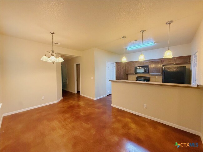 Foto del edificio - 941 Pinewood Dr