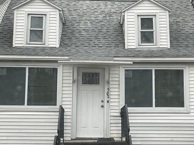 Building Photo - 502 Wright Ave