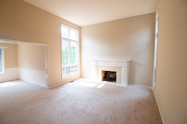 Building Photo - 3 Bd / 2.5 Ba Issaquah Home