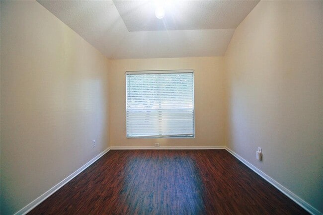 Building Photo - 16928 Scenic Knoll
