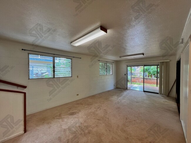 Photo - Two Story Home Diamond Head / Kapahulu