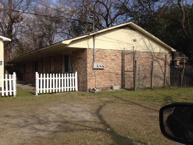Building Photo - 1825 Dayton St