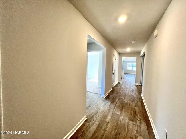 Foto del edificio - 8201 E Highcroft Dr NE