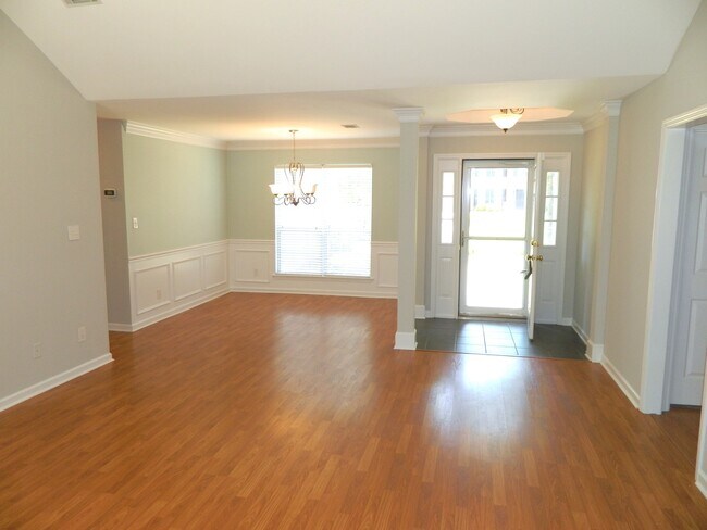 Foto del edificio - 1099 Maple Ridge Ct