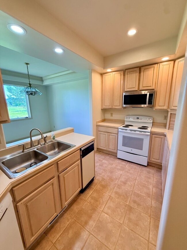 Building Photo - 405 Overbrook Dr