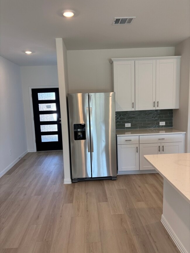 Building Photo - New Home for the New Year!