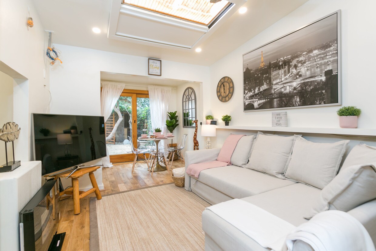 Foto principal - 4045 Jackson Ave