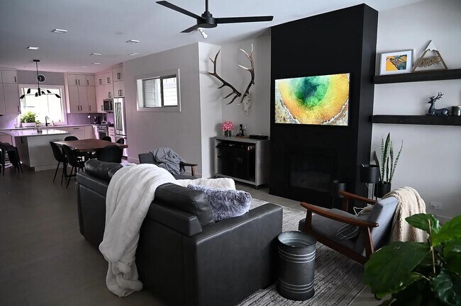 Foto del edificio - 2082 Dennison Ln