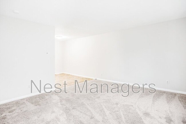 Foto del edificio - 828 Pilot Ave