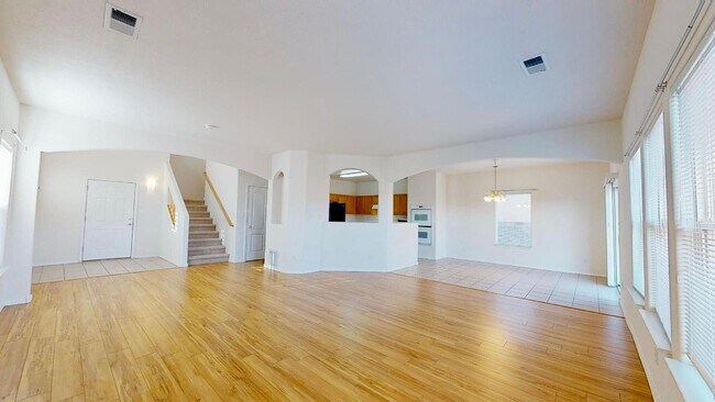 Foto del edificio - Nice location. 3 Br. 2.5 Ba, 2 CG