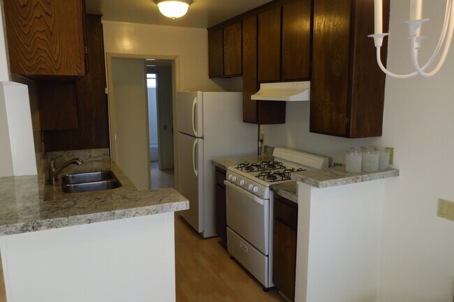 Brand new granite counters & fixtures - 2727 3rd St