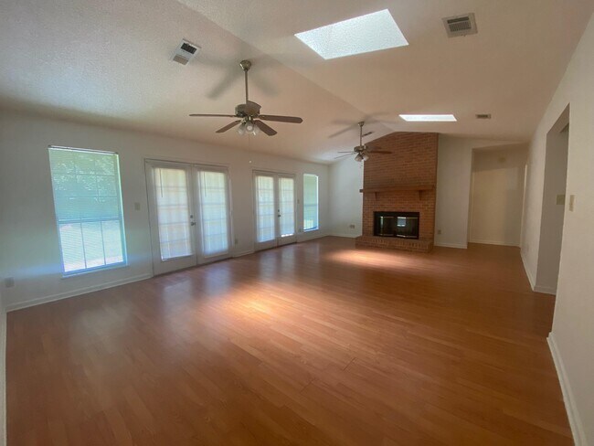 Building Photo - 2722 Newmarket Cir