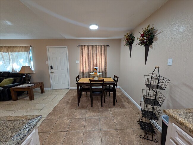 Foto del edificio - 3435 Creek Grove Dr