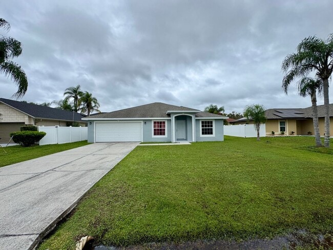 Foto del edificio - 4 Bedroom 2 Bath Home in Poinciana Village 3