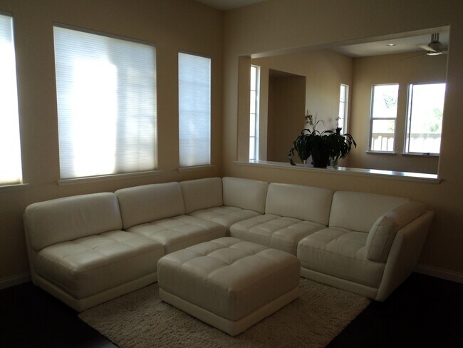 Building Photo - Elegant Scripps Ranch Home with 2 Car Garage!
