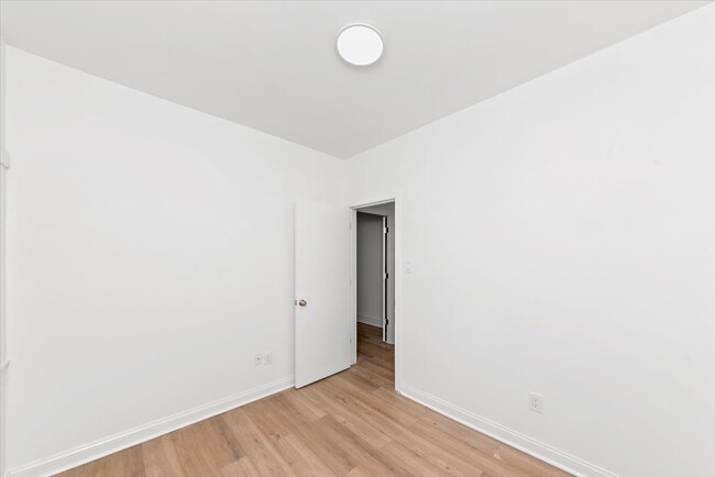Foto del edificio - 1046 N Kedzie Ave