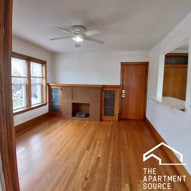 Building Photo - 5041 W Dickens Ave