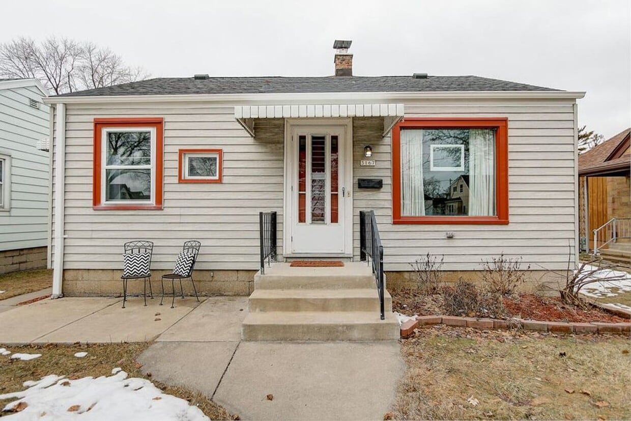 Primary Photo - Beautiful 2 Bedroom 1 Bath Single Family H...