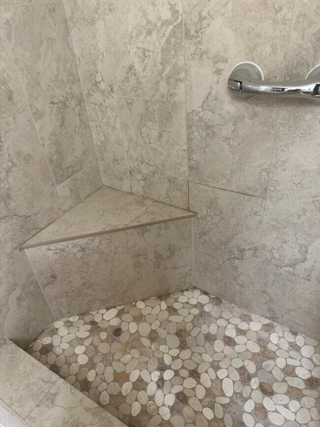 Building Photo - 6410 Del Monte Dr