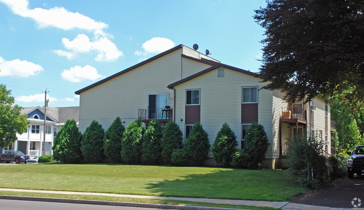 Building Photo - 601 A Park Ave