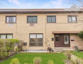 Building Photo - 623 Maple Ct