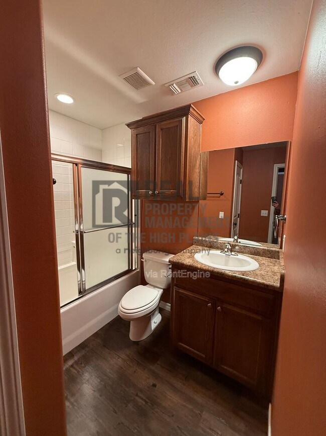 Foto del edificio - 13057 Raymond Rd