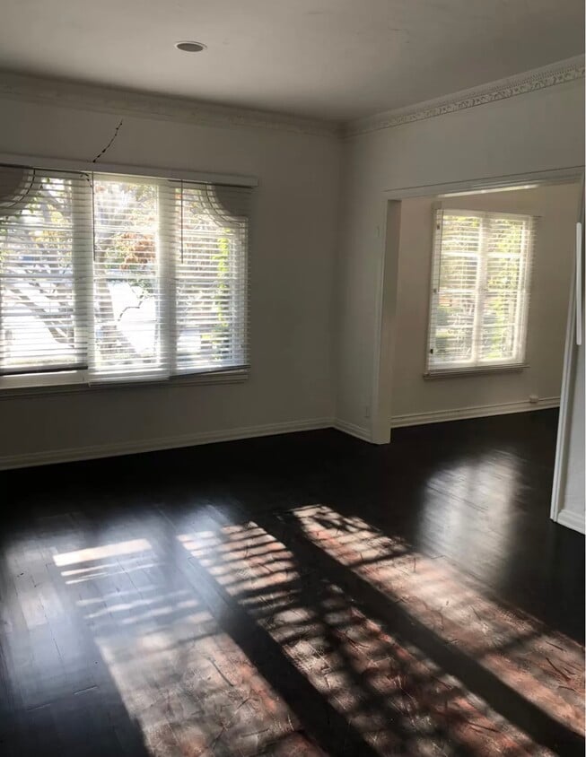 Primary Photo - 128 S Camden Dr