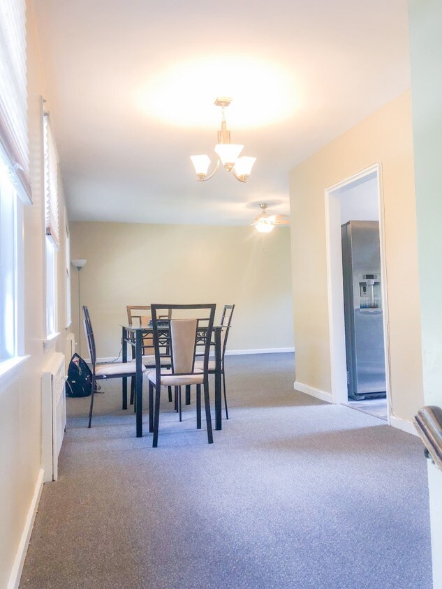 Dining area - 3 Fieldstone Dr