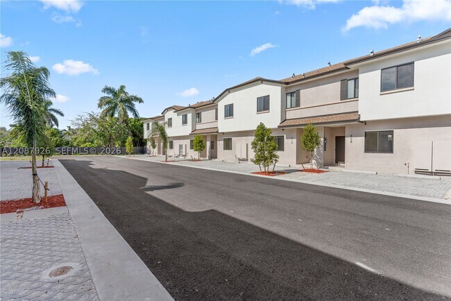 Building Photo - 401 W Palm Dr